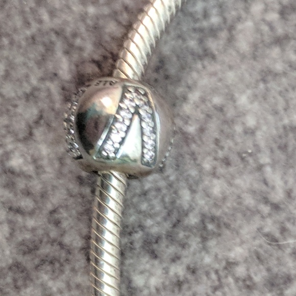 L♥️VE Pandora Charm - Picture 3 of 4